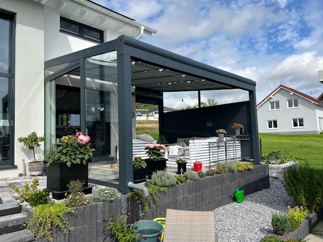 Stilvolle Pergola im Garten